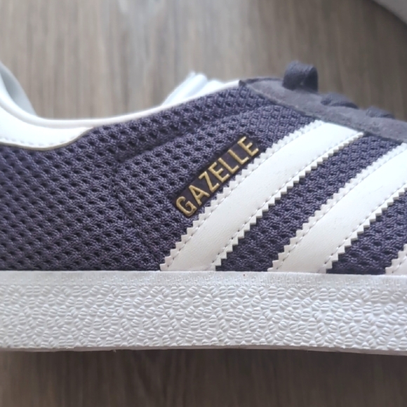 Adidas Men's Gray Gazelle  Shoes - Picture 4 of 14